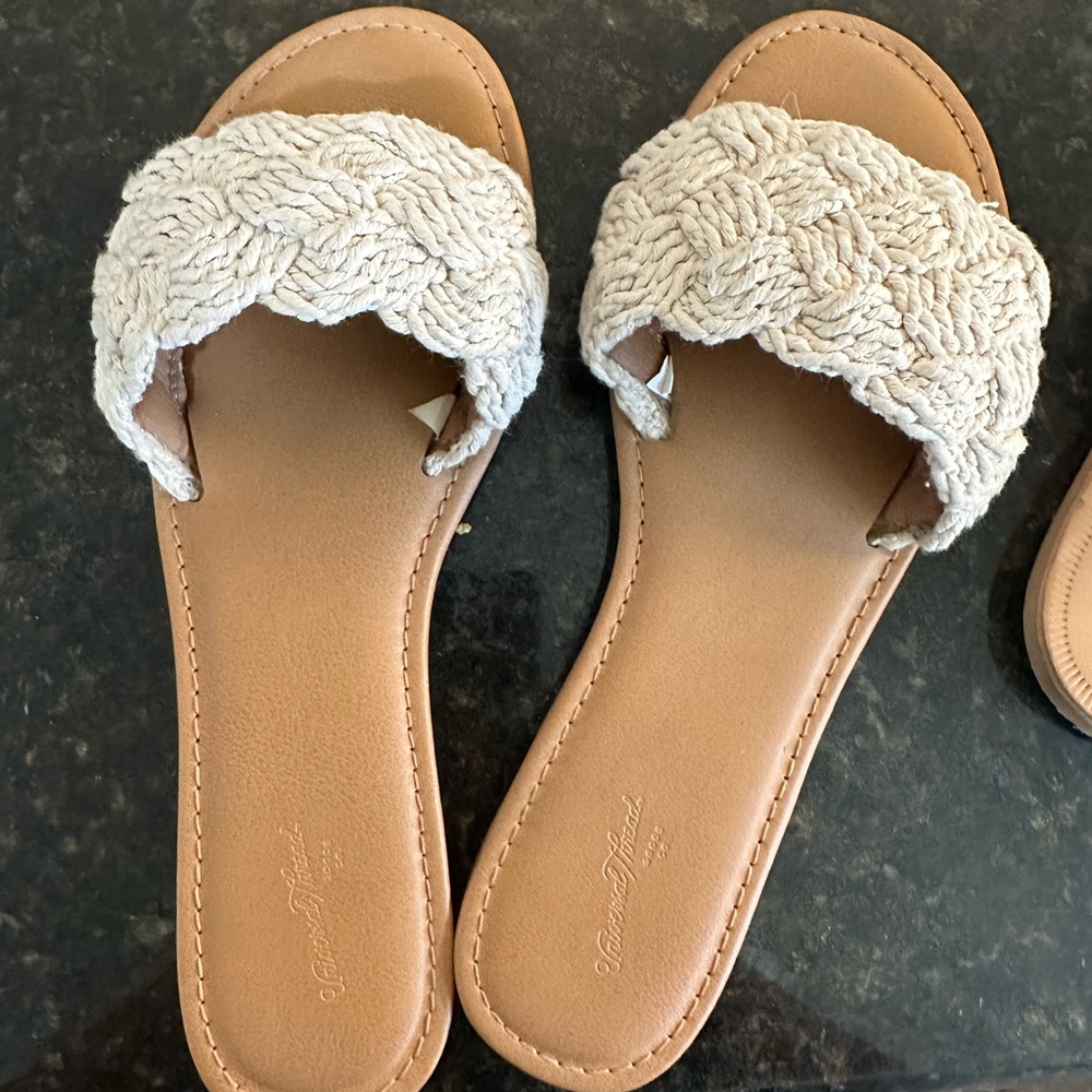 Neutral sandal